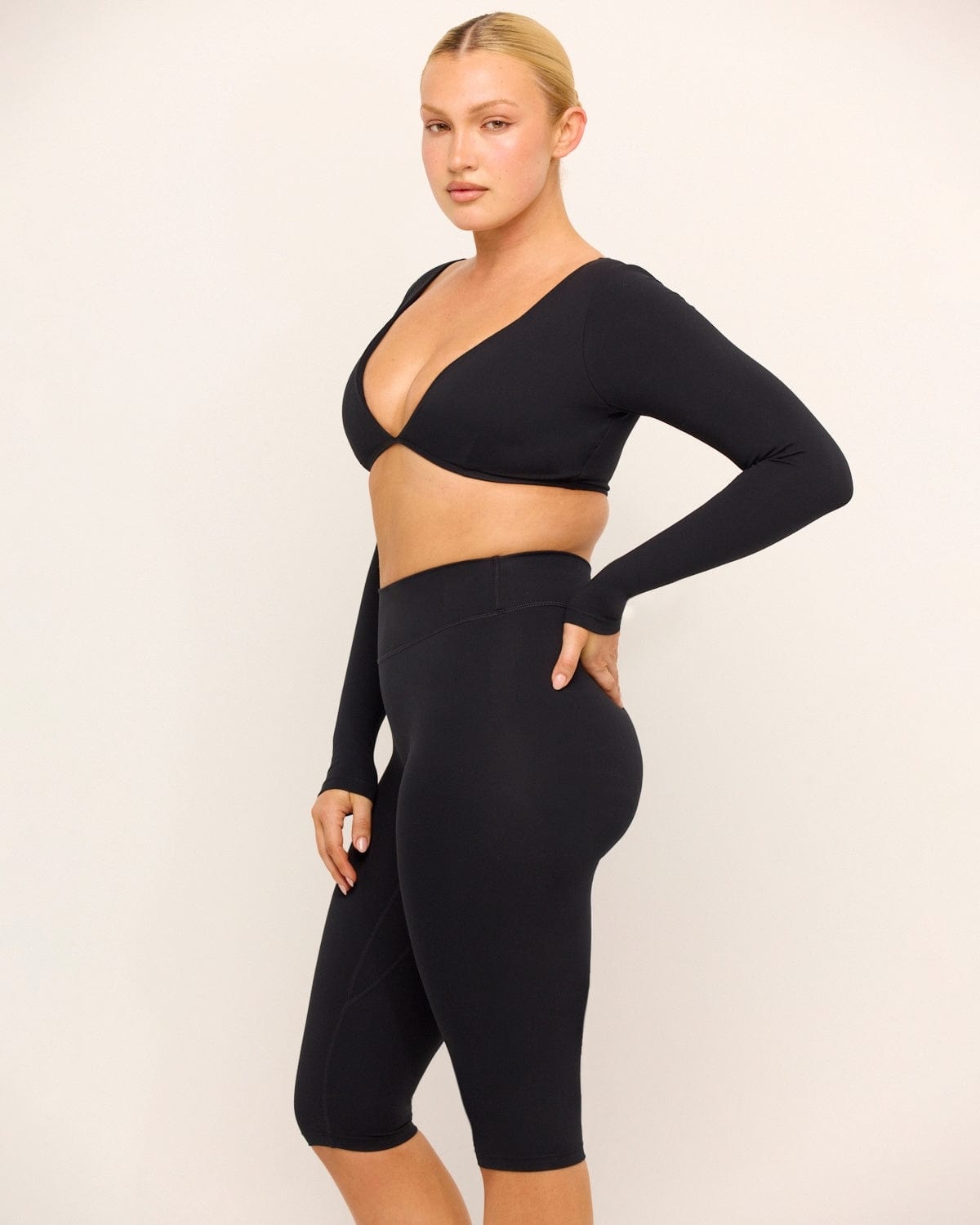 Form Contour Long Sleeve Crop | Black