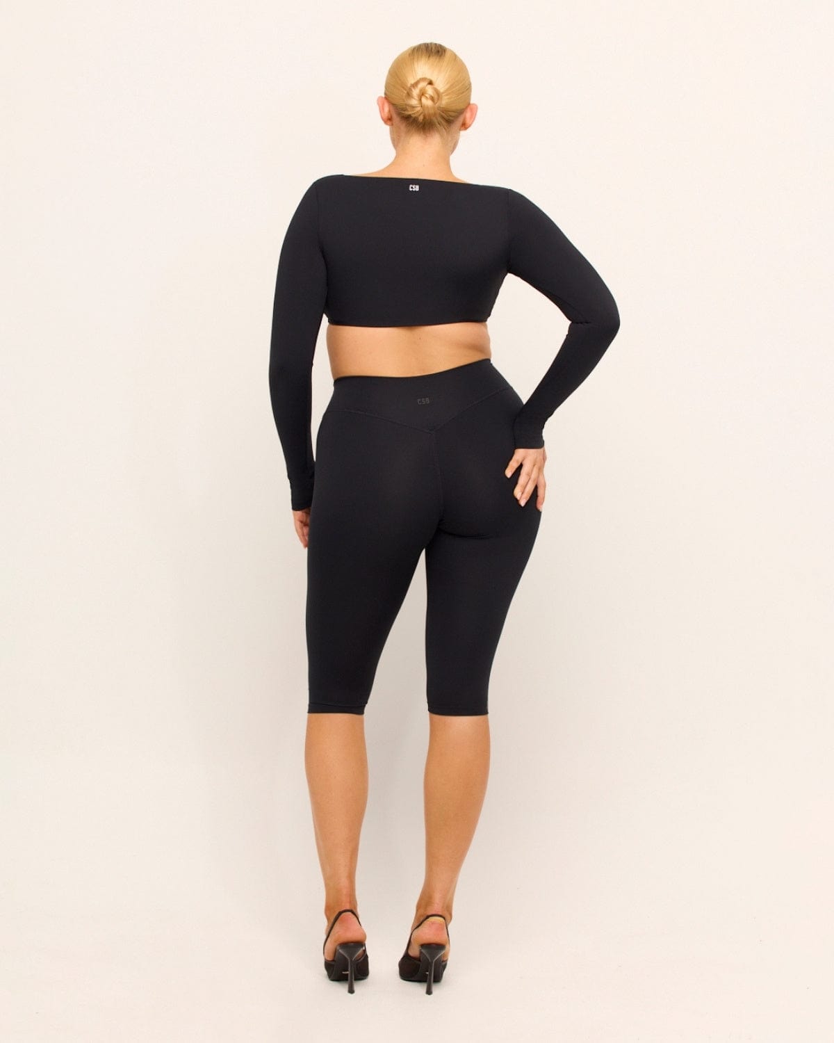 Form Contour Long Sleeve Crop | Black