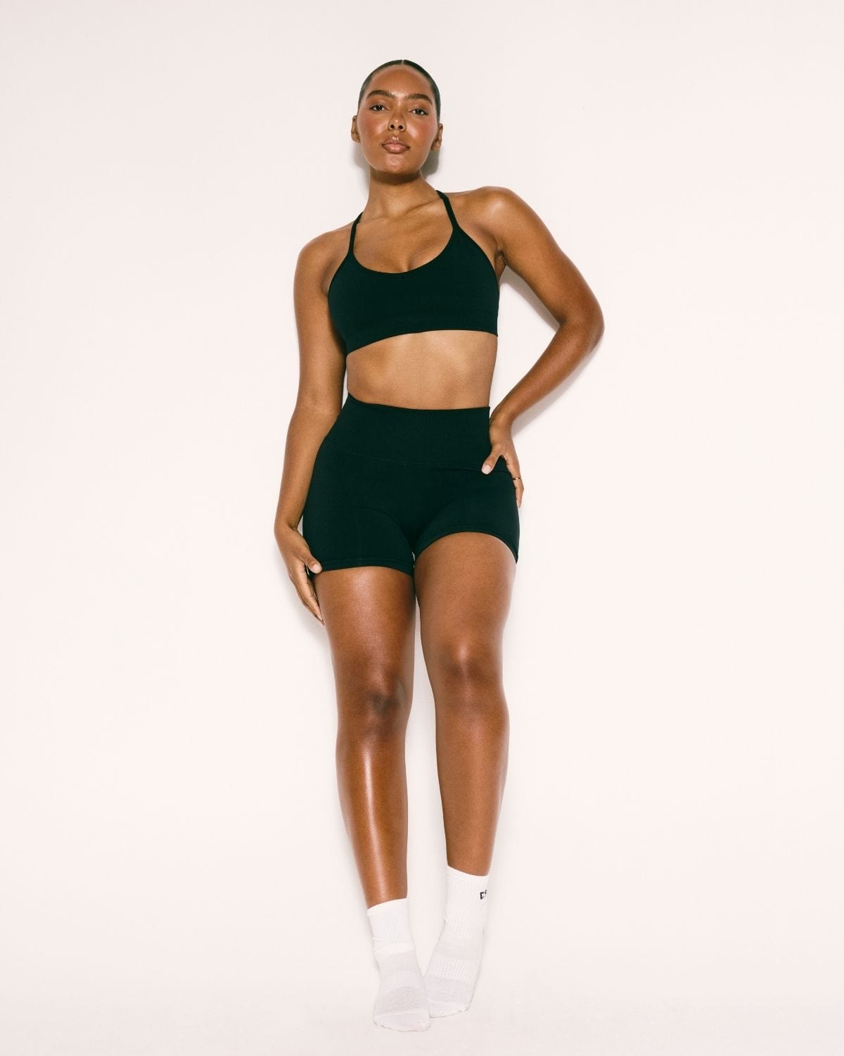 Seamless Invisible Scrunch Shorts 4" | Black