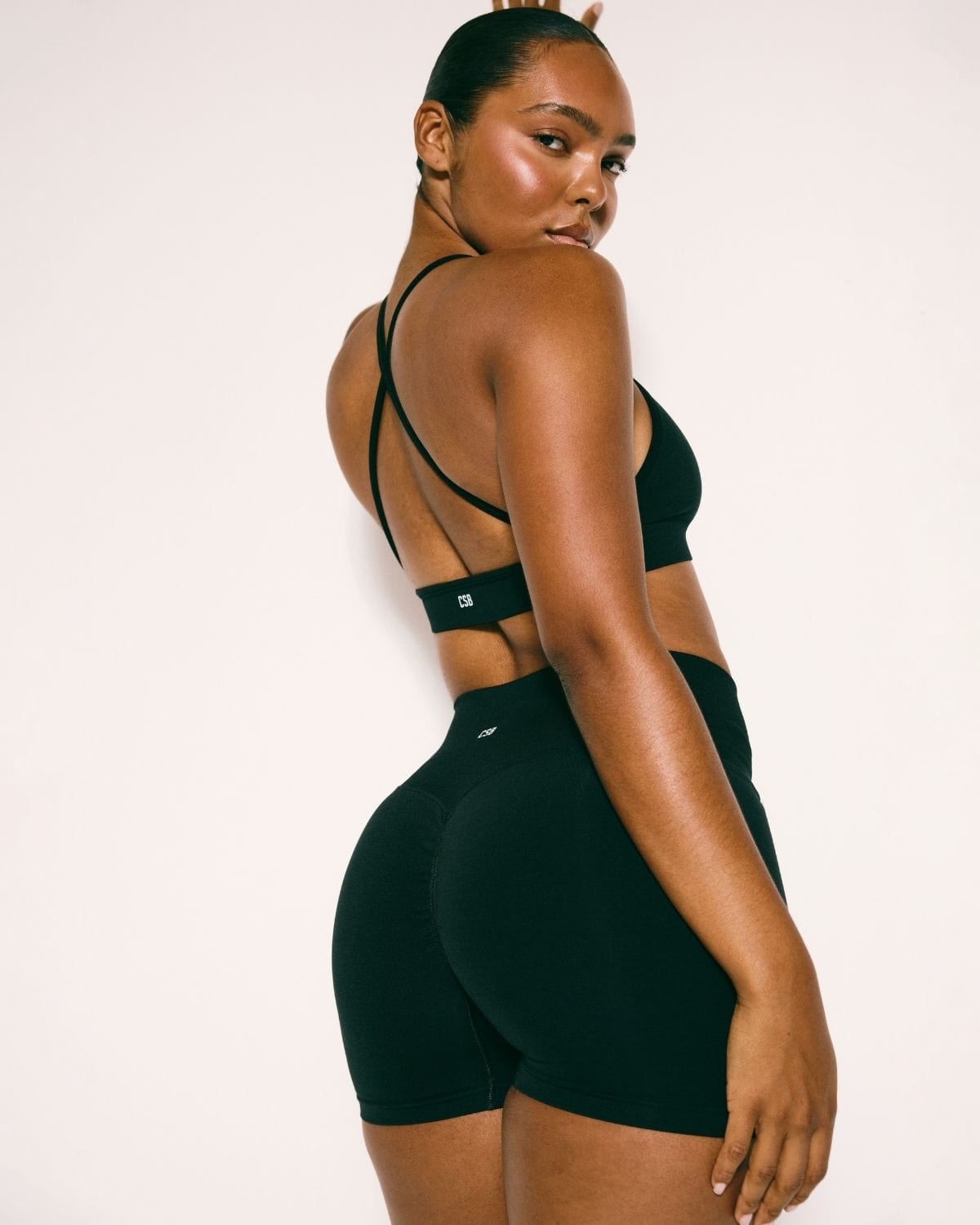 Seamless Invisible Scrunch Shorts 4" | Black