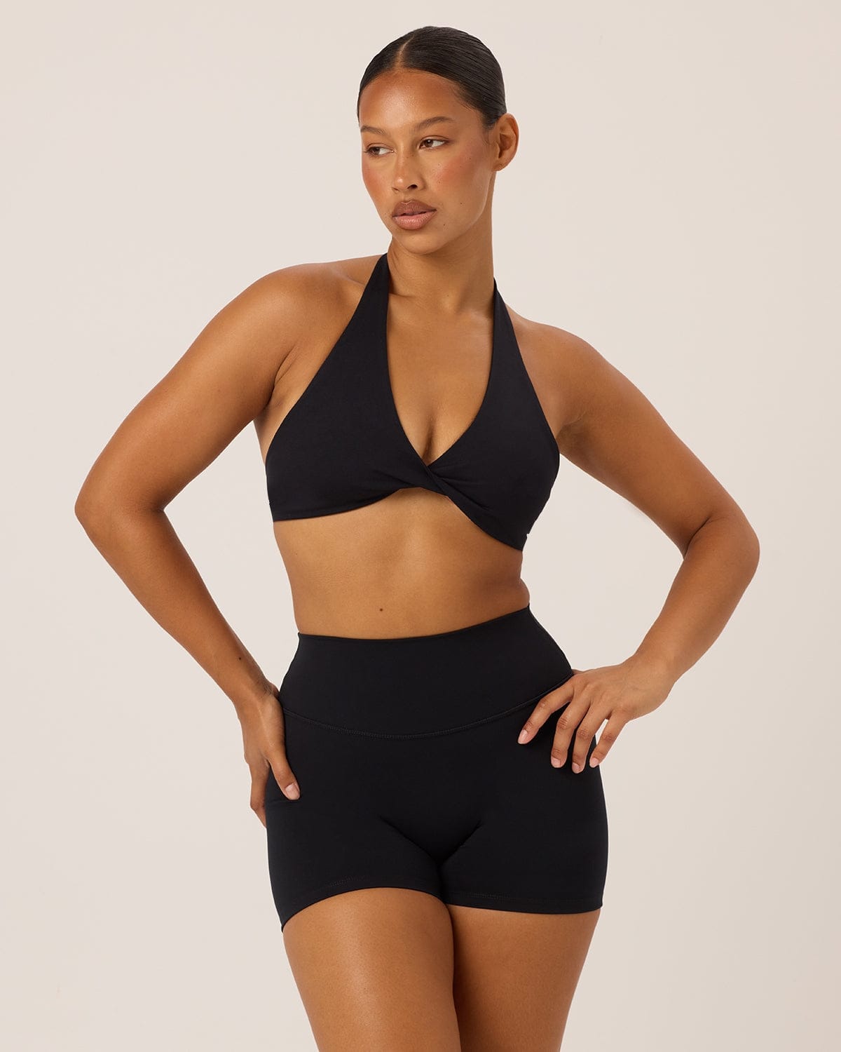 Serenity Invisible Scrunch Shorts 4" | Black