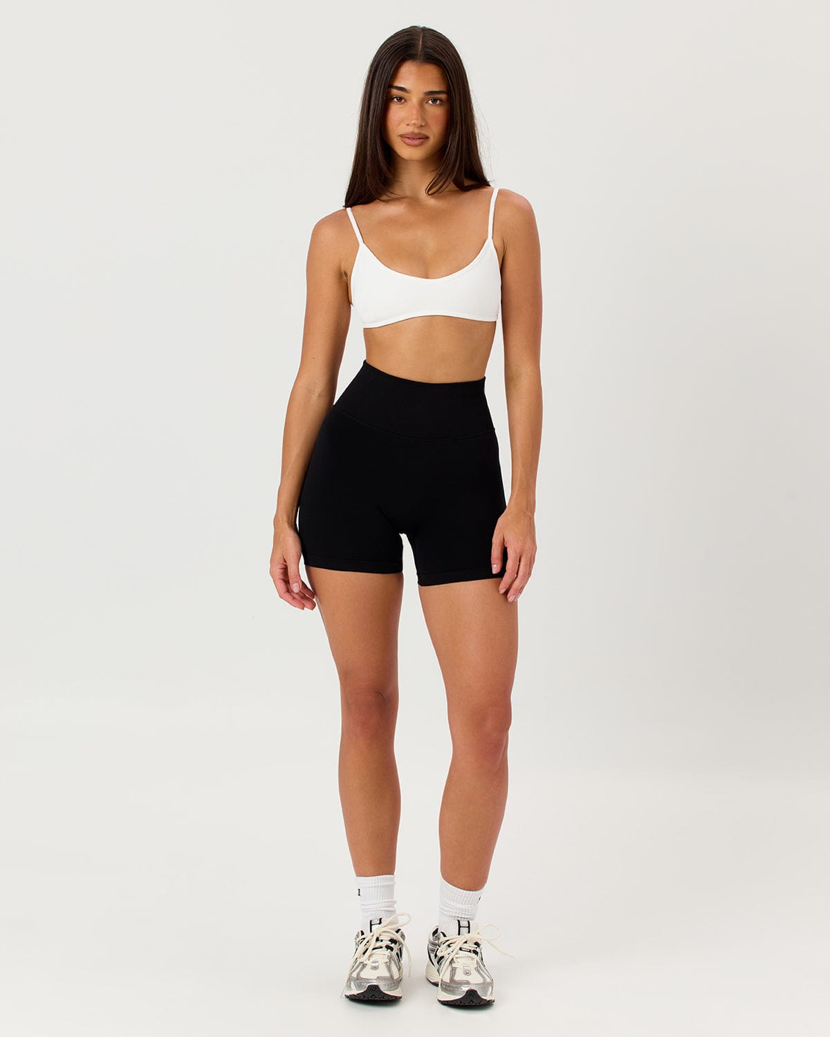 Seamless Invisible Scrunch Shorts 4" | Black