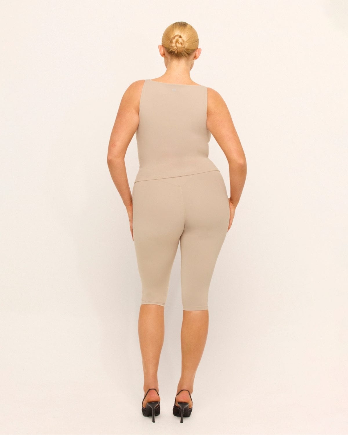 Form Invisible Scrunch Capri Leggings | Fawn