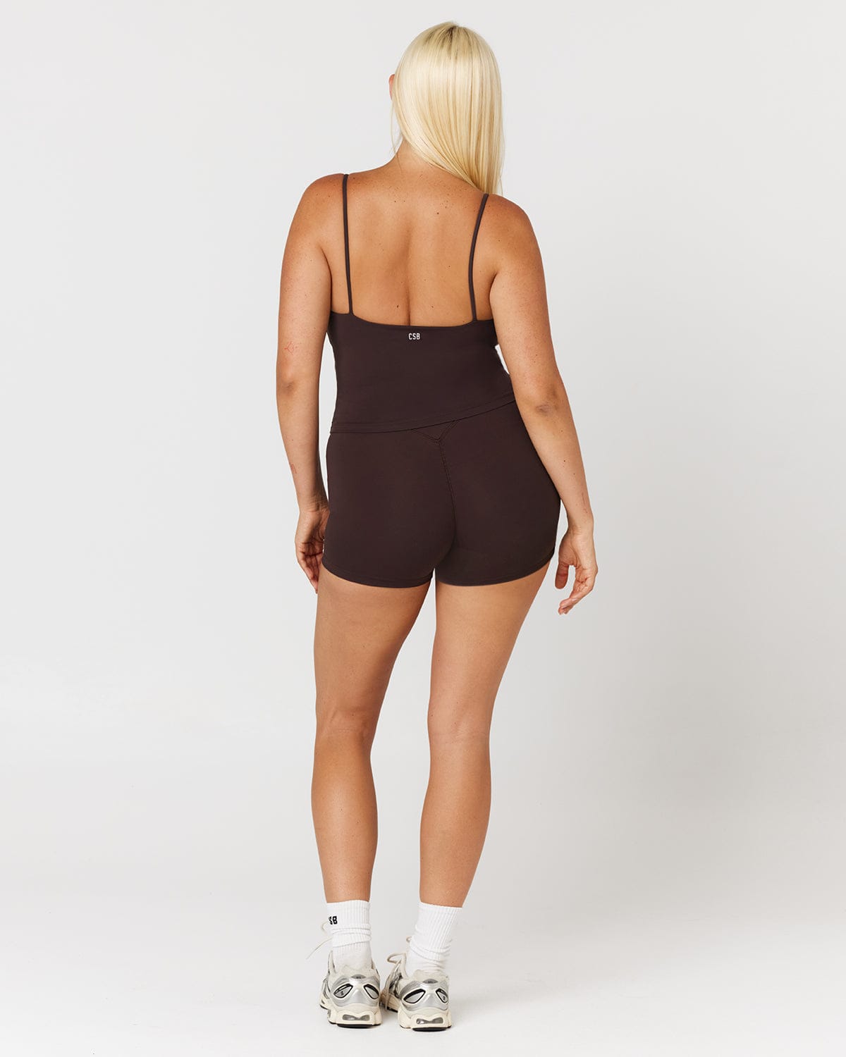 Form Invisible Scrunch Shorts 4" | Espresso