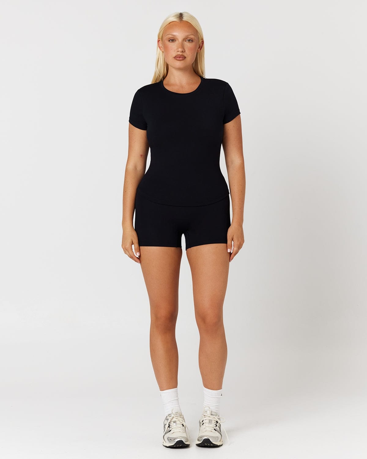 Form Invisible Scrunch Shorts 4" | Black