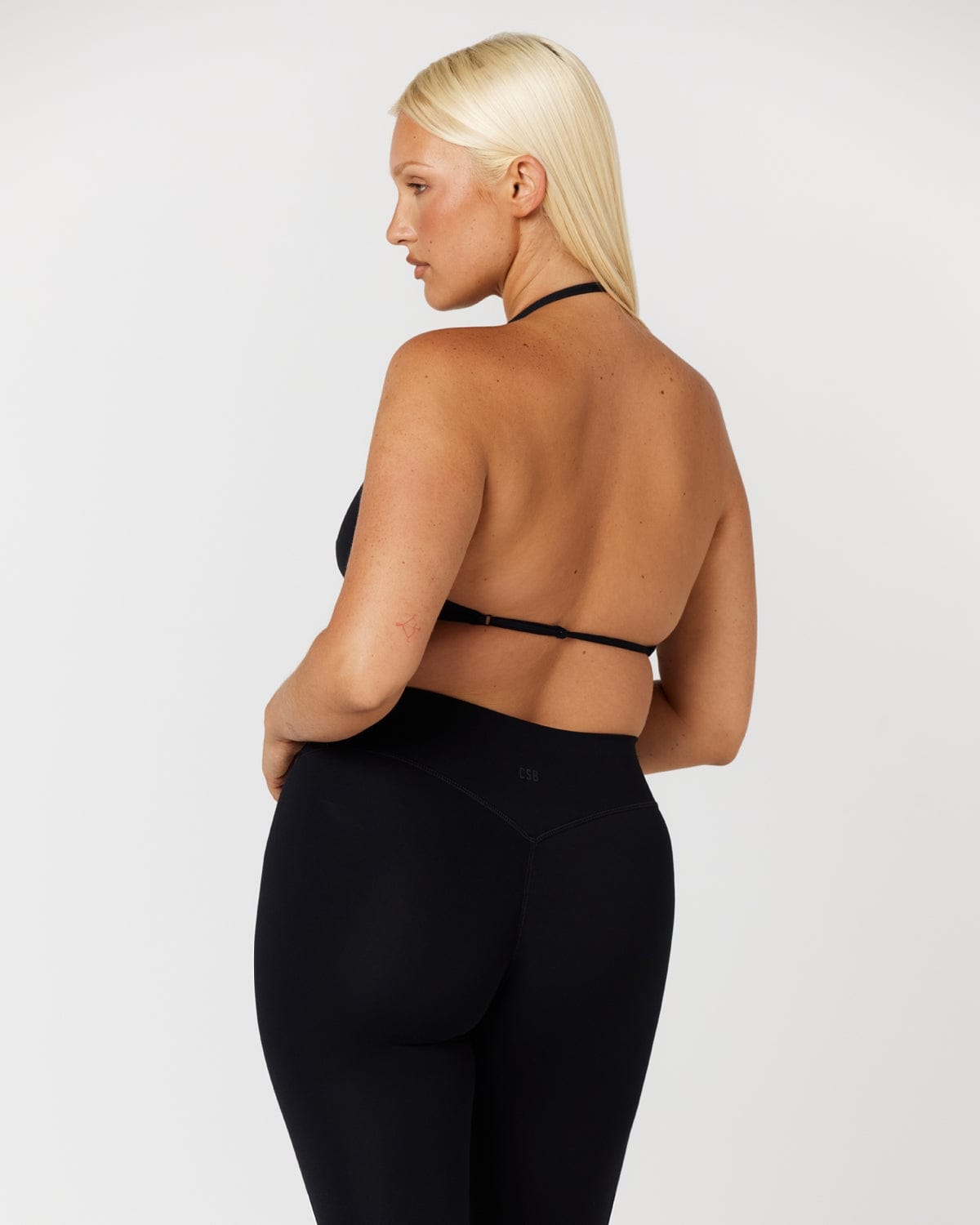 Form Micro Halter V Crop | Black