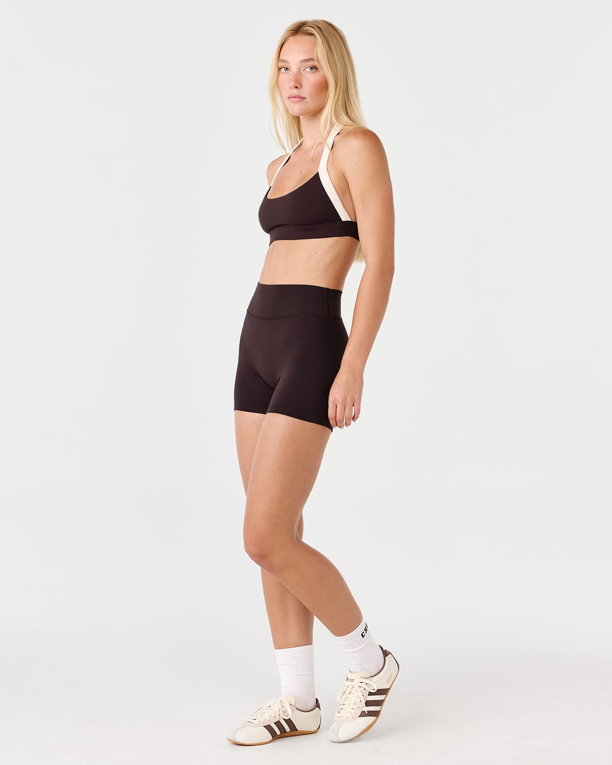 Form Invisible Scrunch Shorts 4" | Espresso
