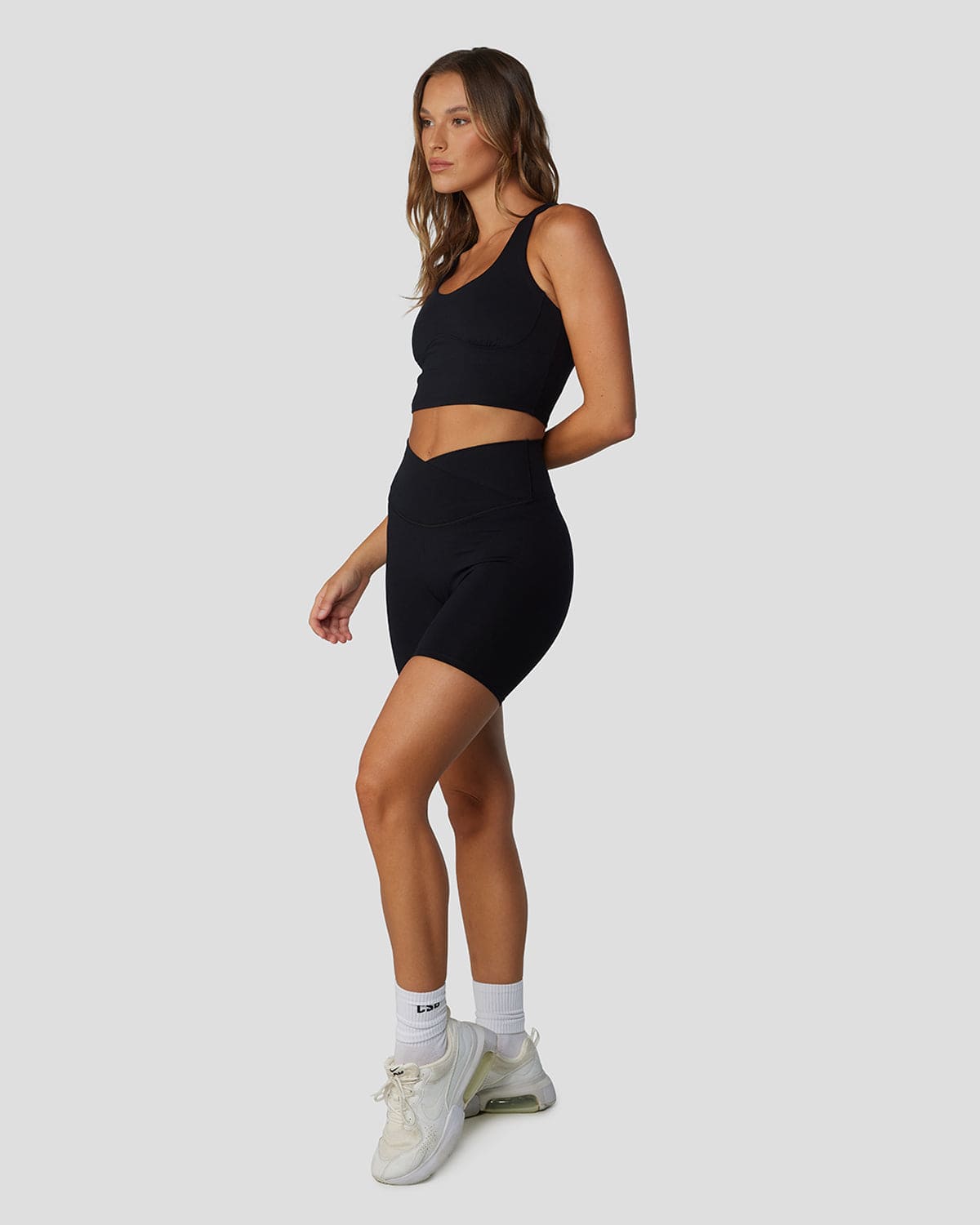 Serenity Scrunch Crossover Shorts 6" | Black