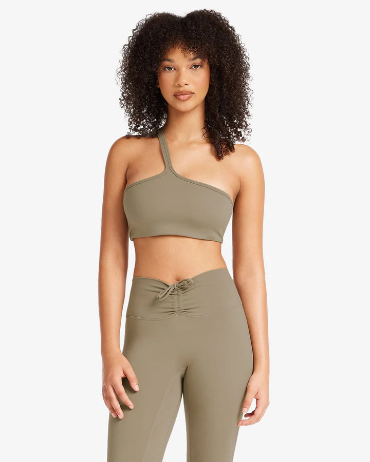 Shop online for the latest range of women’s pilates outfits at Crop Shop Boutique. Our free flowing collection includes our signature leggings, bike shorts, pants, sports bras, crop tops & more