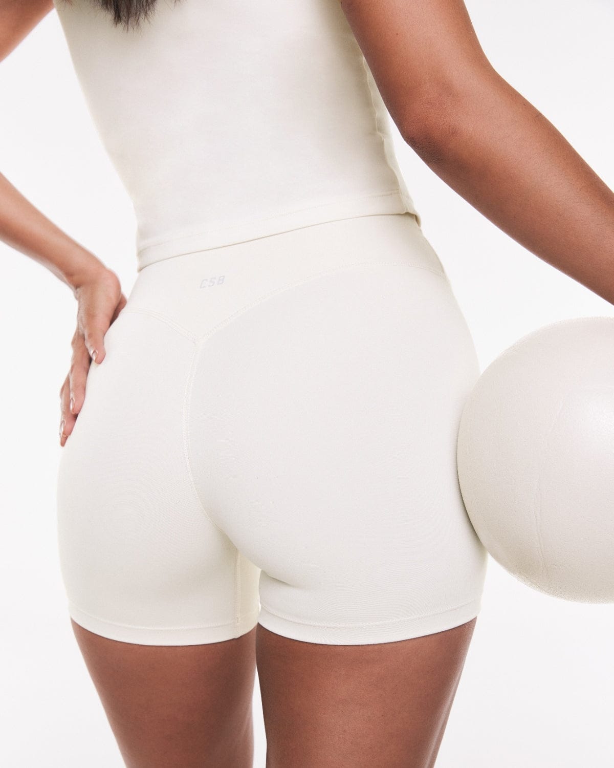 Form Invisible Scrunch Shorts 4" | Vanilla