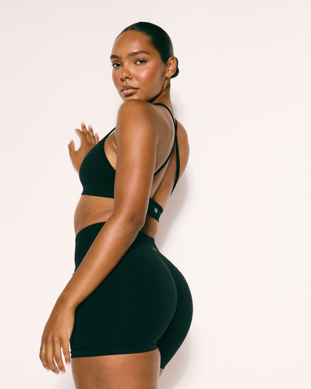 Seamless Piper Crop | Black