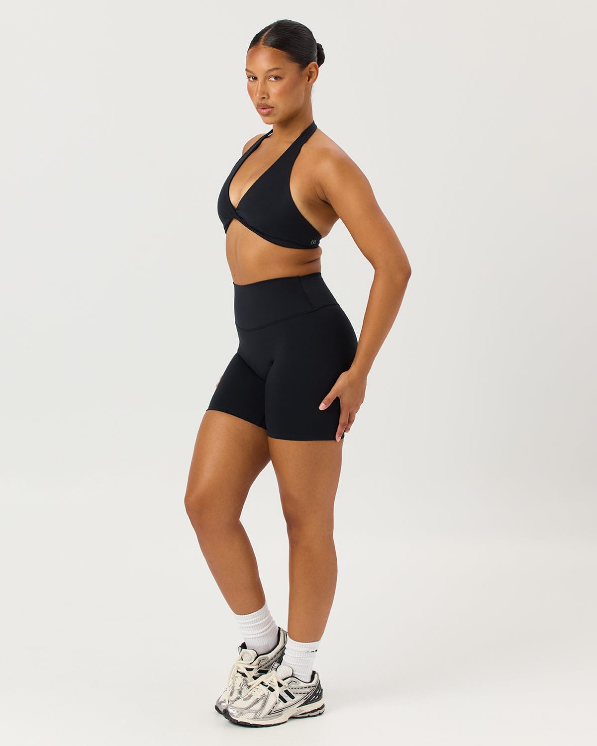 Serenity Scrunch Shorts 6" | Black