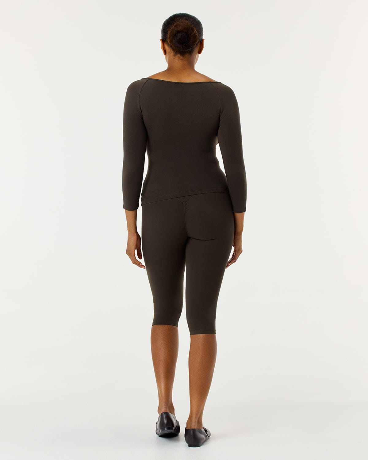 Form Invisible Scrunch Capri Leggings 17.5" | Dark Chocolate