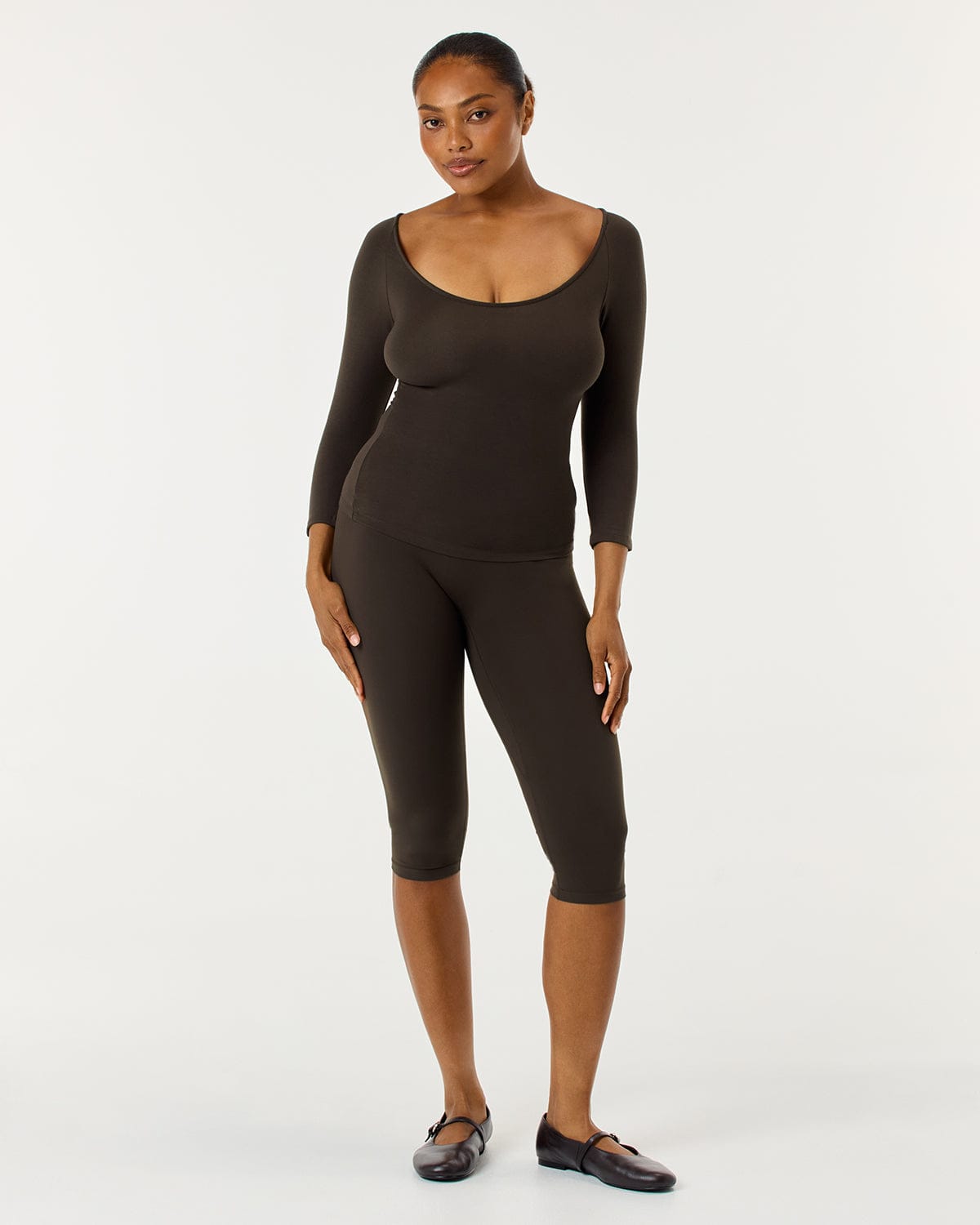 Form Invisible Scrunch Capri Leggings 17.5" | Dark Chocolate