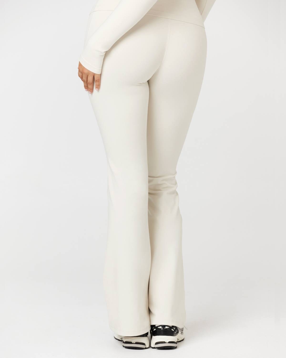 Form Invisible Scrunch Flare Leggings | Vanilla