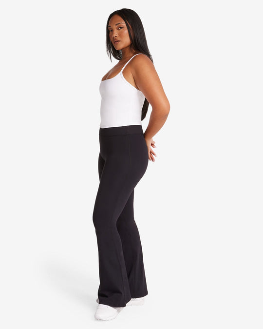 Form Invisible Scrunch Flare Leggings | Black