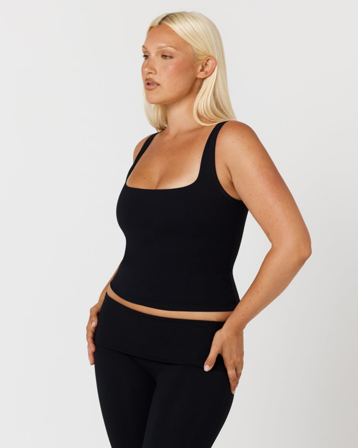 Form Scoop Tank | Black