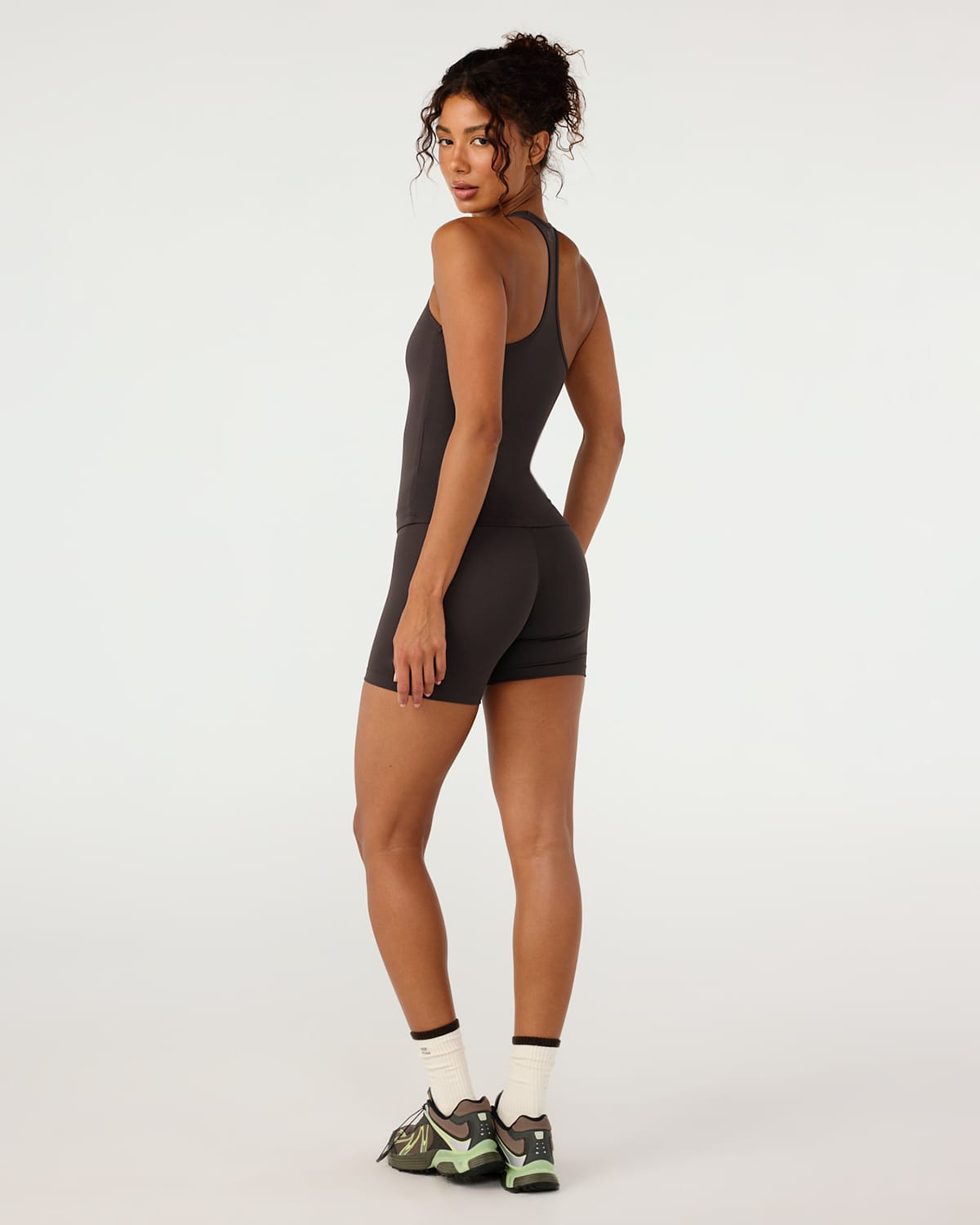 Form Invisible Scrunch Shorts 5" | Grounded Brown