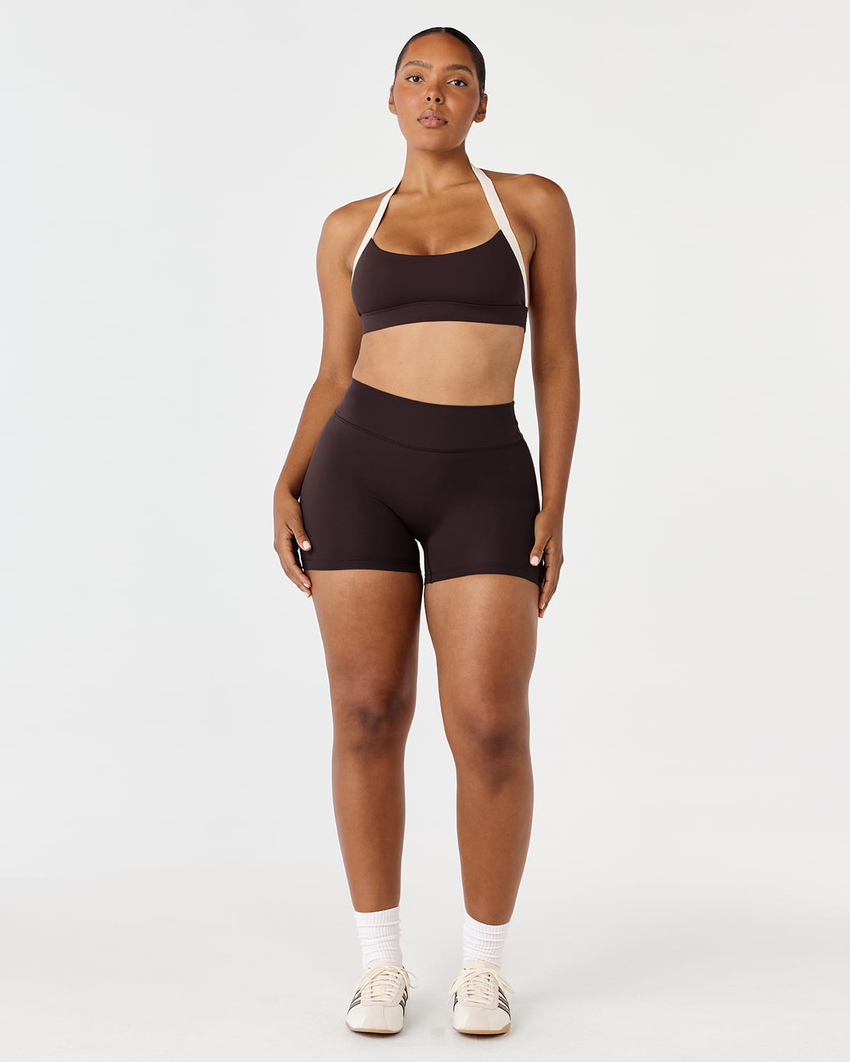 Form Invisible Scrunch Shorts 4" | Espresso